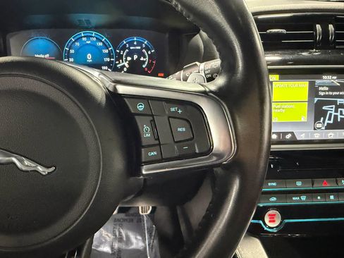 Used 2018 Jaguar F-PACE R-Sport AWD/4WD image 16