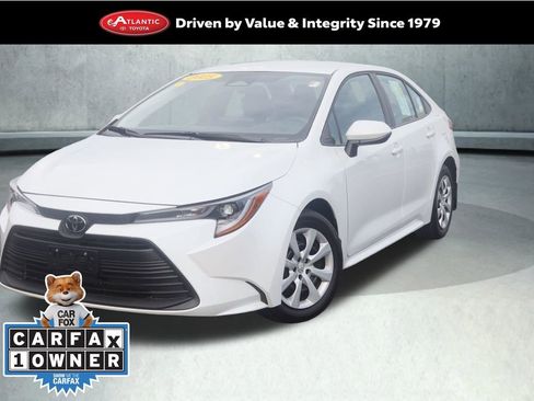 Used 2025 Toyota Corolla LE FWD image 1