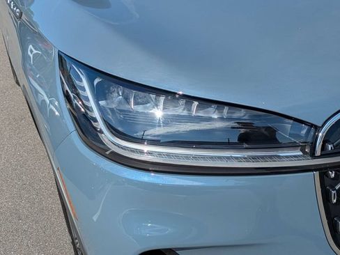 Used 2025 Lincoln Aviator 2WD image 9