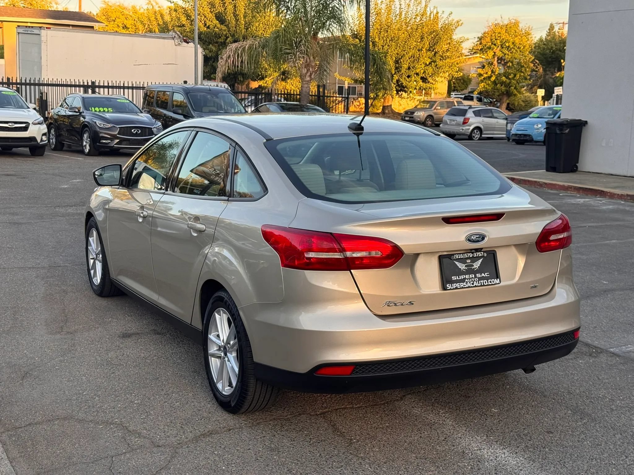 Used 2018 Ford Focus SE FWD image 4
