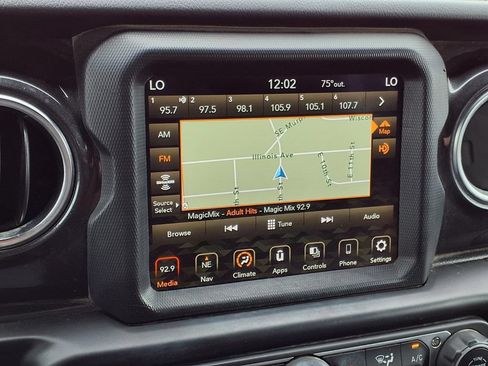 Used 2021 Jeep Wrangler Unlimited Sahara AWD/4WD image 8