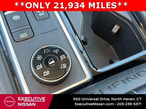 Certified 2024 Nissan Pathfinder SL w/ Cargo Package image 19