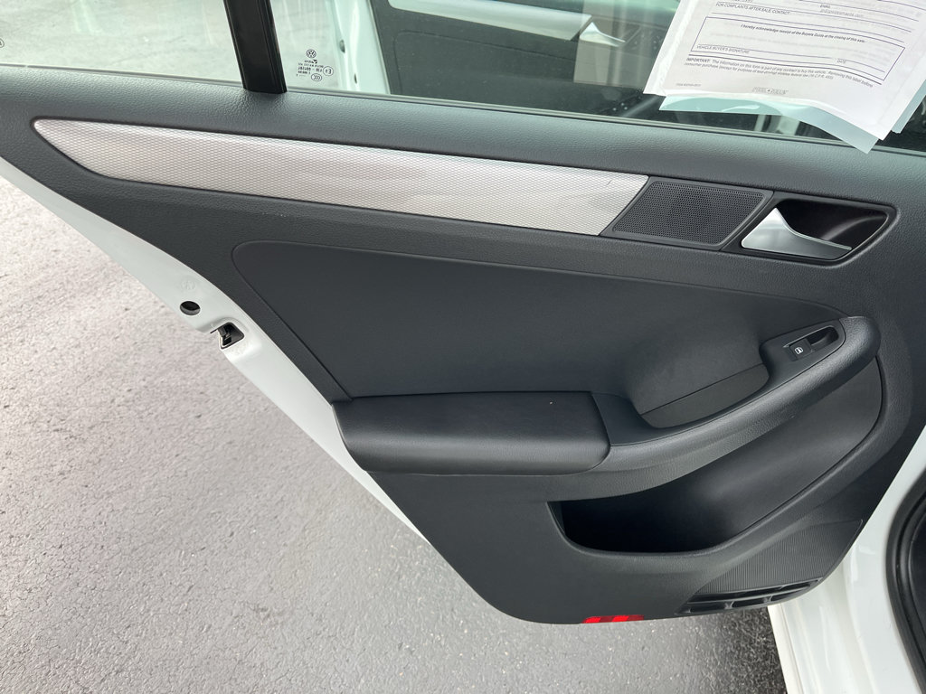Used 2015 Volkswagen Jetta SE FWD image 30