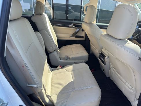 Used 2023 Lexus GX 460 Luxury w/ Sport Design Package image 12