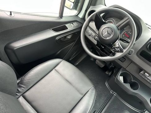 Used 2025 Mercedes-Benz Sprinter 2500 image 17