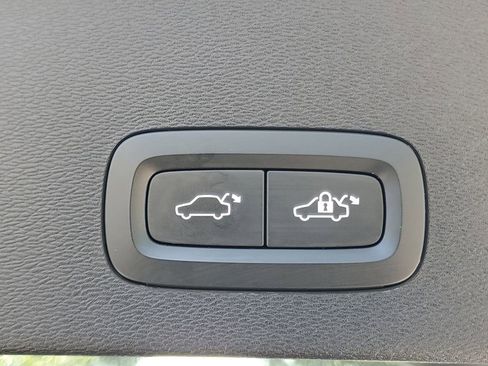 Certified 2023 Volvo C40 P8 Recharge Ultimate w/ Protection Package Premier AWD/4WD image 11