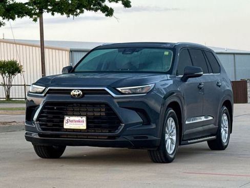 Used 2025 Toyota Grand Highlander AWD image 3