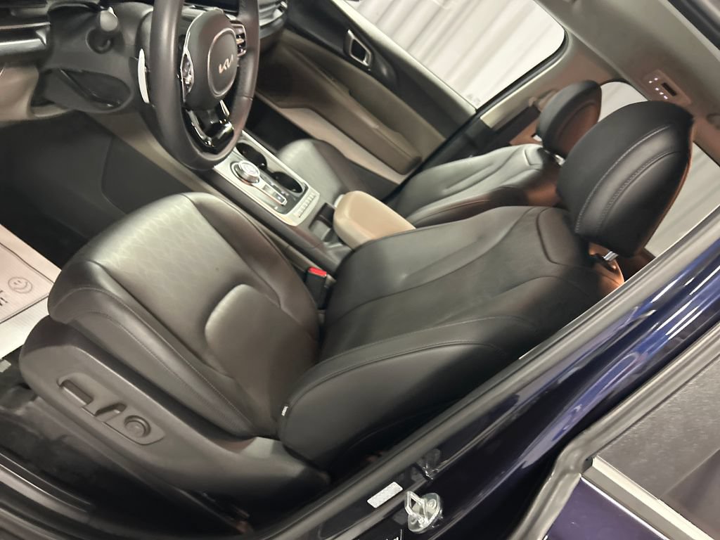 Used 2025 Kia Carnival LXS FWD image 10