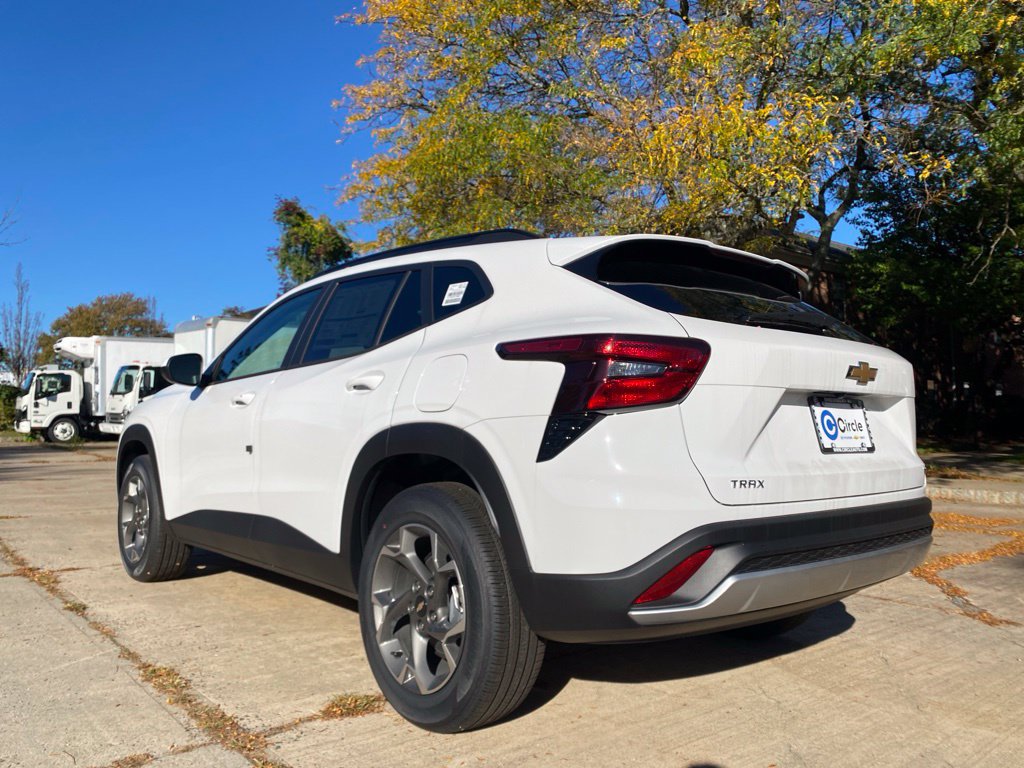 New 2026 Chevrolet Trax LT w/ LT Convenience Package FWD image 8