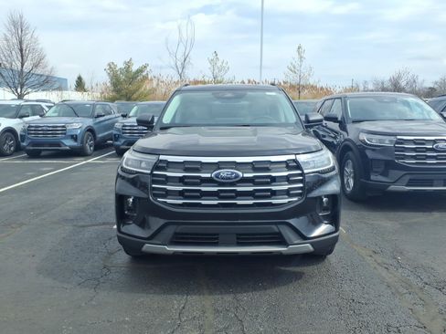 Used 2026 Ford Explorer Active w/ Active Comfort Package AWD/4WD image 2
