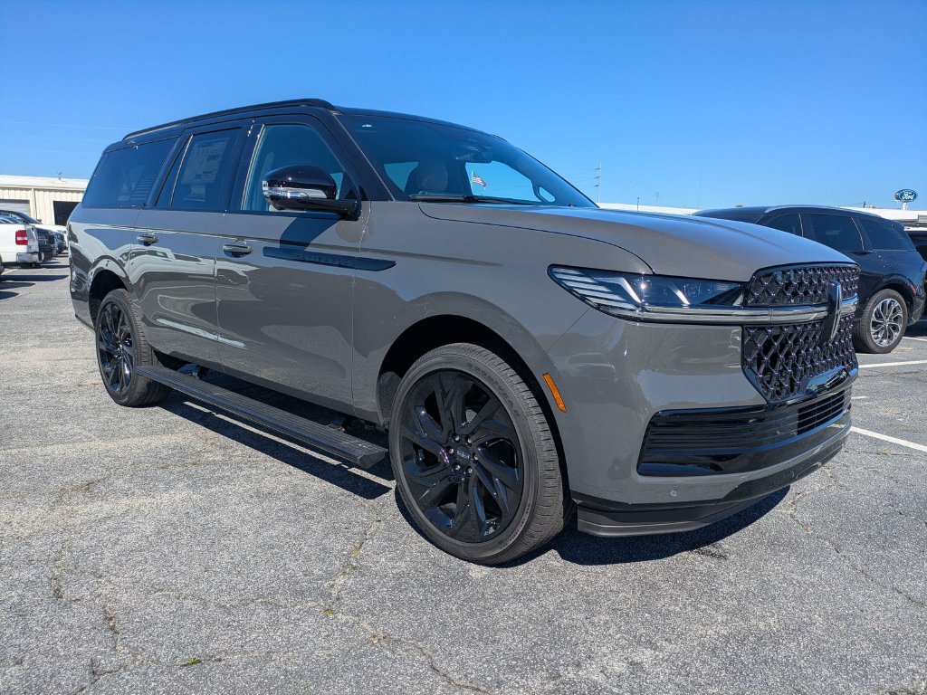 New 2027 Lincoln Navigator L Black Label AWD/4WD image 2