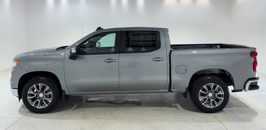 Used 2026 Chevrolet Silverado 1500 LT w/ Leather Package RWD image 2