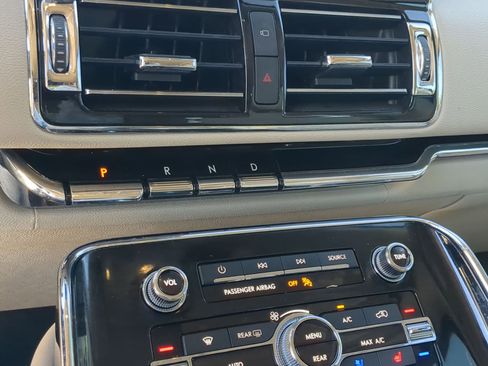 Used 2020 Lincoln Navigator Reserve w/ Luxury Package image 19