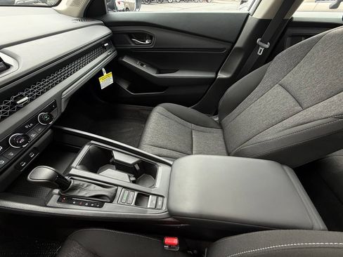 Used 2025 Honda Accord SE image 27