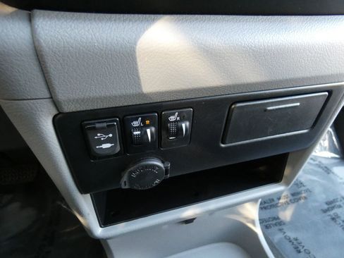 Used 2017 Toyota Sienna XLE image 68