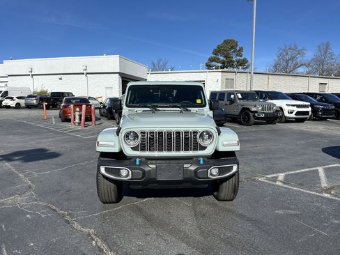 Used 2024 Jeep Wrangler Sahara w/ Technology Group image 4