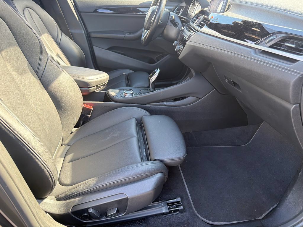 Used 2022 BMW X2 sDrive28i w/ Convenience Package FWD image 11
