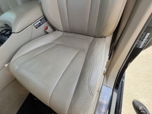 Used 2021 Lexus LX 570 4WD w/ Luxury Package image 17