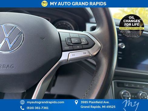 Used 2020 Volkswagen Atlas Cross Sport SE AWD/4WD image 16