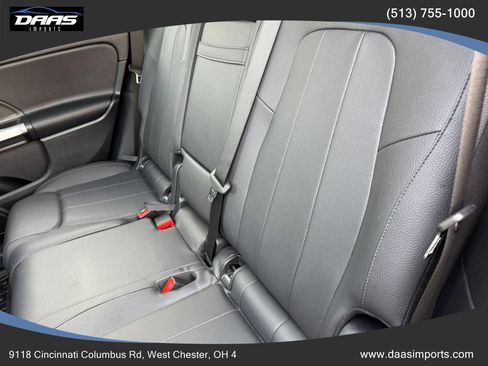 Used 2021 Mercedes-Benz GLB 250 4MATIC w/ Premium Package image 18