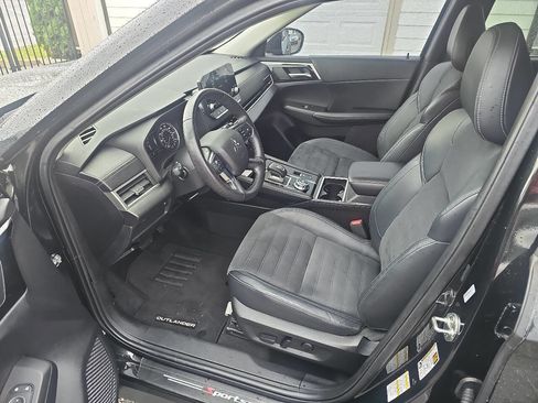 Used 2022 Mitsubishi Outlander SE image 4