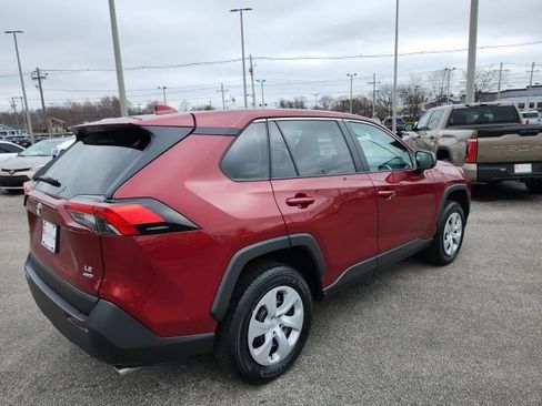 Used 2024 Toyota RAV4 LE image 4