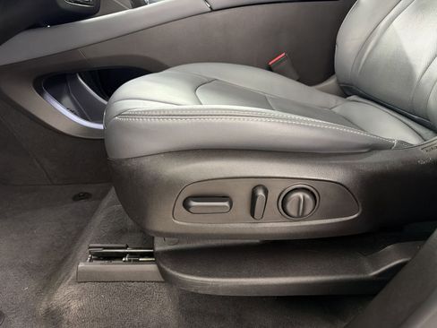 Used 2019 Buick Enclave Essence FWD image 13
