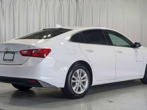 Used 2017 Chevrolet Malibu LT w/ Leather Package FWD image 10