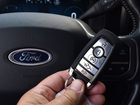 Used 2023 Ford F250 Lariat w/ Lariat Ultimate Package AWD/4WD image 13