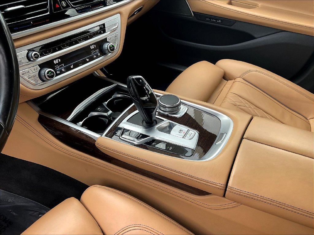 Used 2021 BMW 750i xDrive w/ M Sport Package AWD/4WD image 18