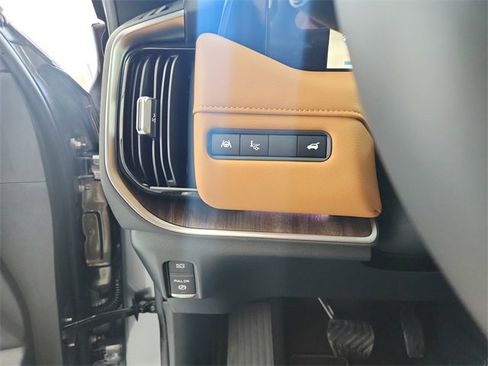 New 2025 Nissan Armada Platinum Reserve image 32