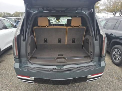 Used 2025 Cadillac Escalade Premium Luxury RWD image 10