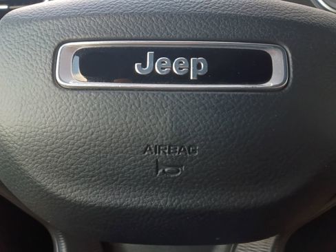 Used 2024 Jeep Grand Cherokee Altitude AWD/4WD image 5