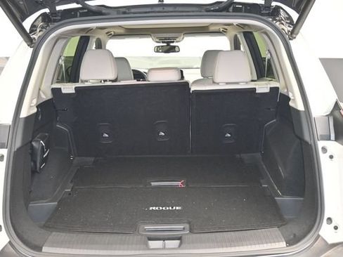 Used 2023 Nissan Rogue SL w/ SL Premium Package FWD image 16
