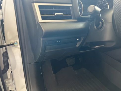 Used 2023 Mitsubishi Outlander SE FWD image 38