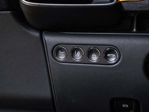 Used 2026 McLaren Artura Spider RWD image 27