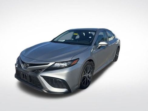 Used 2021 Toyota Camry SE image 1