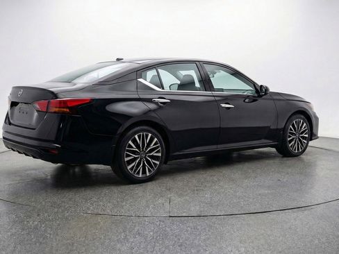 Used 2025 Nissan Altima 2.5 SV FWD image 9