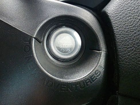 Used 2023 Jeep Renegade Latitude image 36