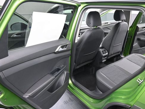 New 2026 Volkswagen Taos SE image 36