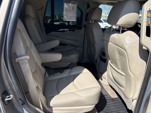 Used 2018 Cadillac Escalade Luxury image 17