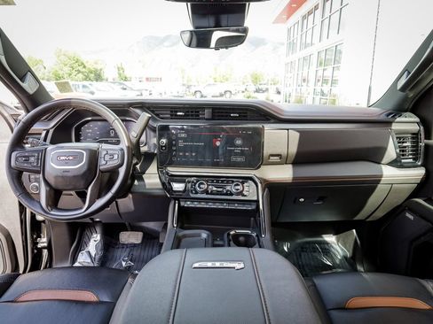 Used 2024 GMC Sierra 2500 AT4 w/ AT4 Premium Plus Package AWD/4WD image 18