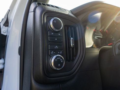 Used 2021 GMC Sierra 2500 4x4 Crew Cab w/ Gooseneck/5TH Wheel Package image 18