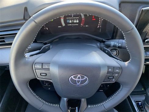 Used 2025 Toyota Camry SE image 19