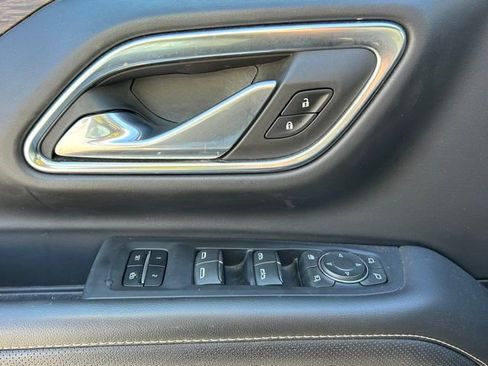 Used 2023 Chevrolet Suburban Premier AWD/4WD image 27