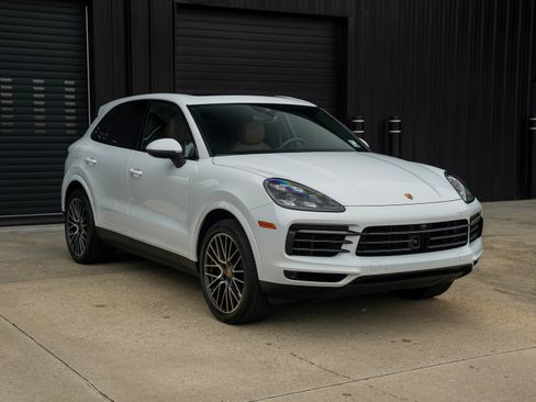 Certified 2022 Porsche Cayenne Platinum Edition image 7