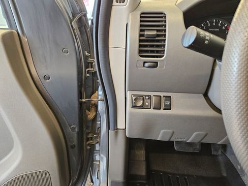 Used 2005 Nissan Frontier SE image 16