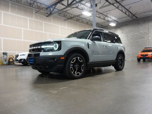 Used 2021 Ford Bronco Sport Outer Banks w/ Outer Banks Package image 2