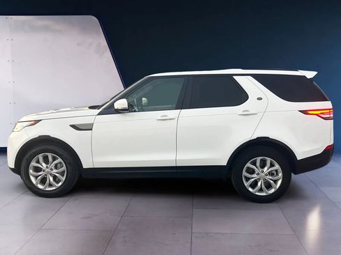 Used 2019 Land Rover Discovery SE image 2