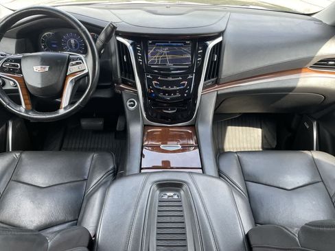 Used 2018 Cadillac Escalade ESV 4WD image 26